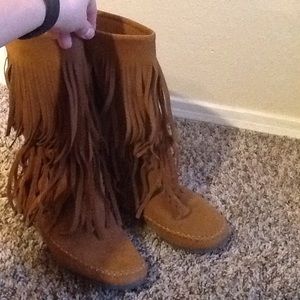 Fringe brown boots